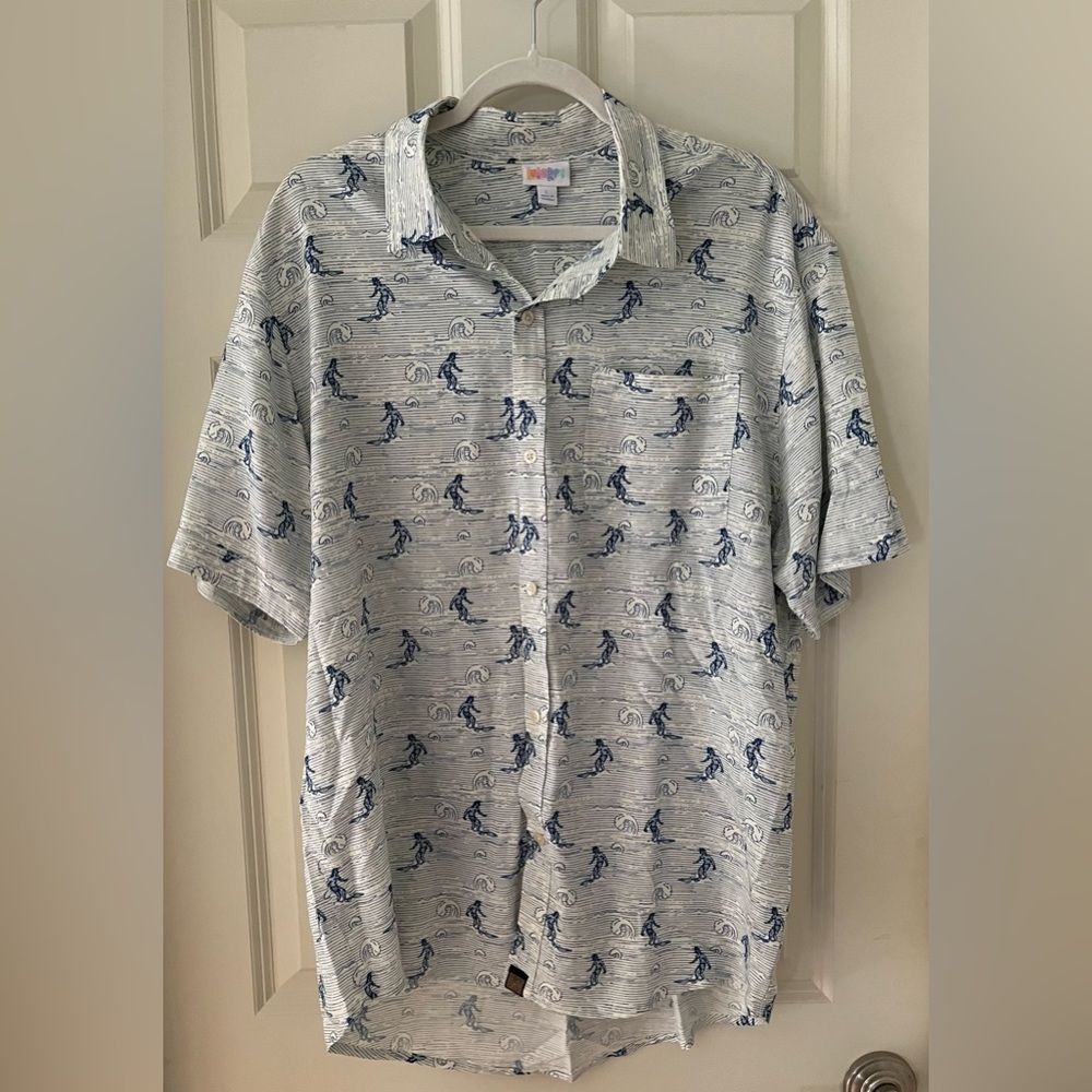 LuLaRoe Michael Short Sleeve Button Up Shirt White & Blue Surfing Print size L